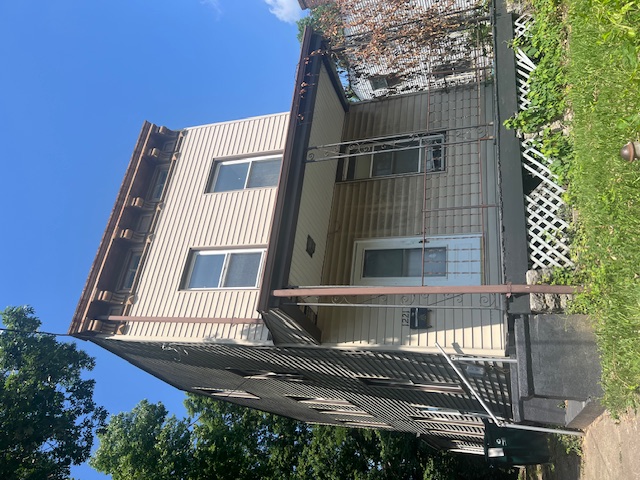 1221 GILSEY AVE